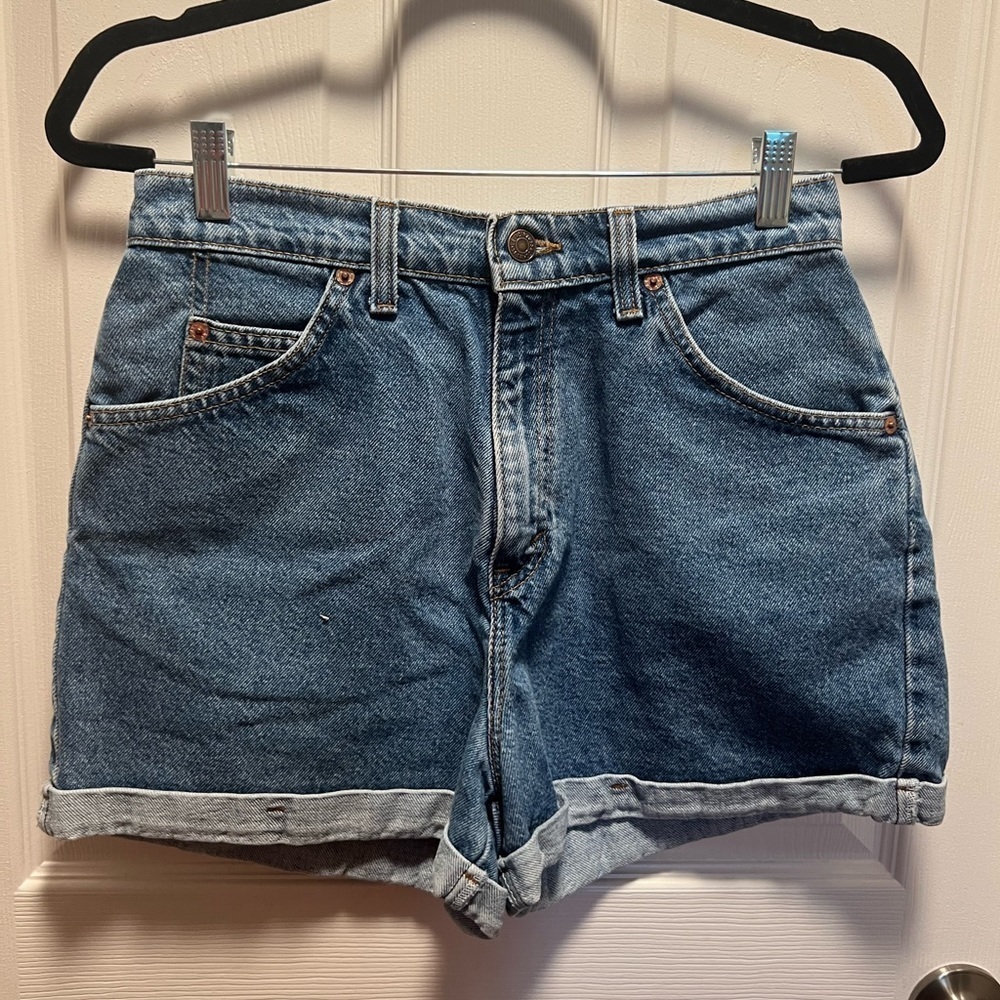 Levi’s | Vintage High Rise Classic Fit 910 Denim Cuff Shorts Sz 11‎